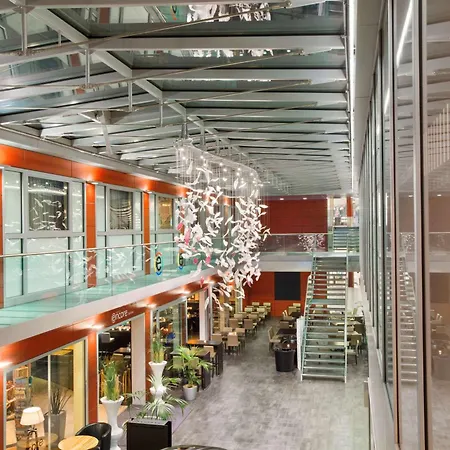 Ramada Encore By Wyndham Geneva-3